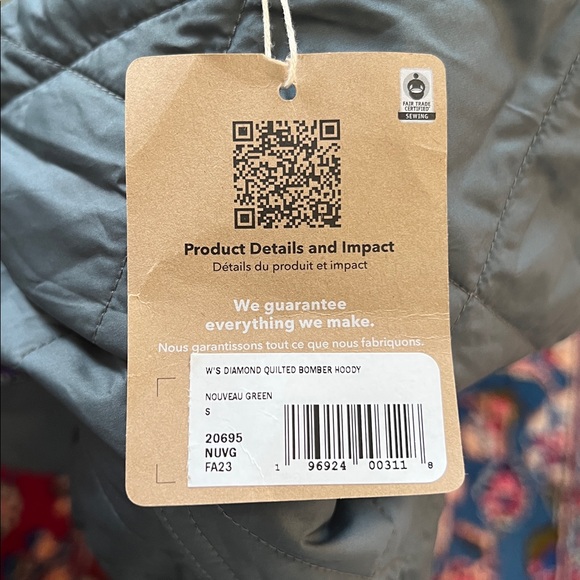 Patagonia Women’s Diamond Quilted Bomber Hoody - Picture 3 of 8